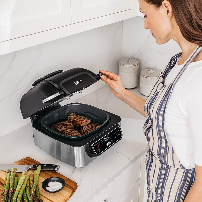 Ninja Foodi AG301 5-in-1 Indoor Electric Countertop Grill with 4-Quart Air Fryer, Roast, Bake, Dehydrate, and Cyclonic Grilling Technology